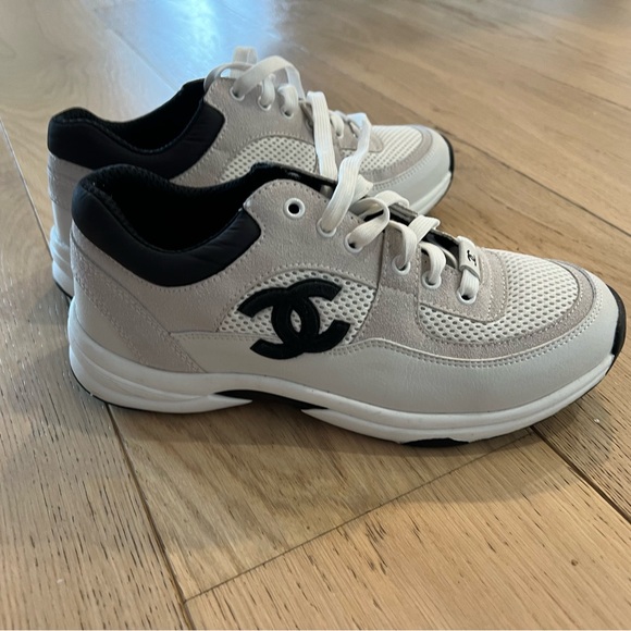 Suede lace up sneaker